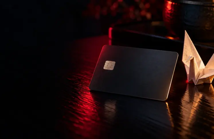 JCB casinos header: dark payment card next to a white paper crane on black lacquer